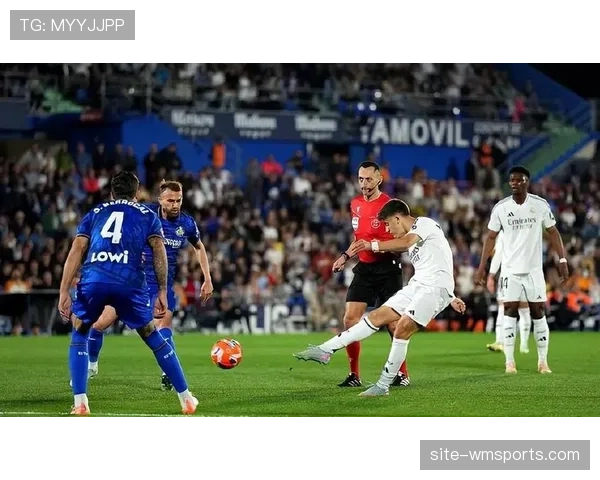 居莱尔两次远射均被神扑化解 土耳其天才展现中场组织能力